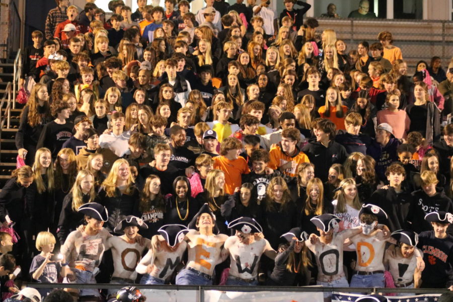 Homewood+student+section+cheers+on+the+Patriots+amidst+their+34-10+victory+against+the+Briarwood+Lions