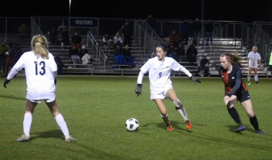 Maddie Massie moves to advance the ball down the field (photo by Russell Dearing)